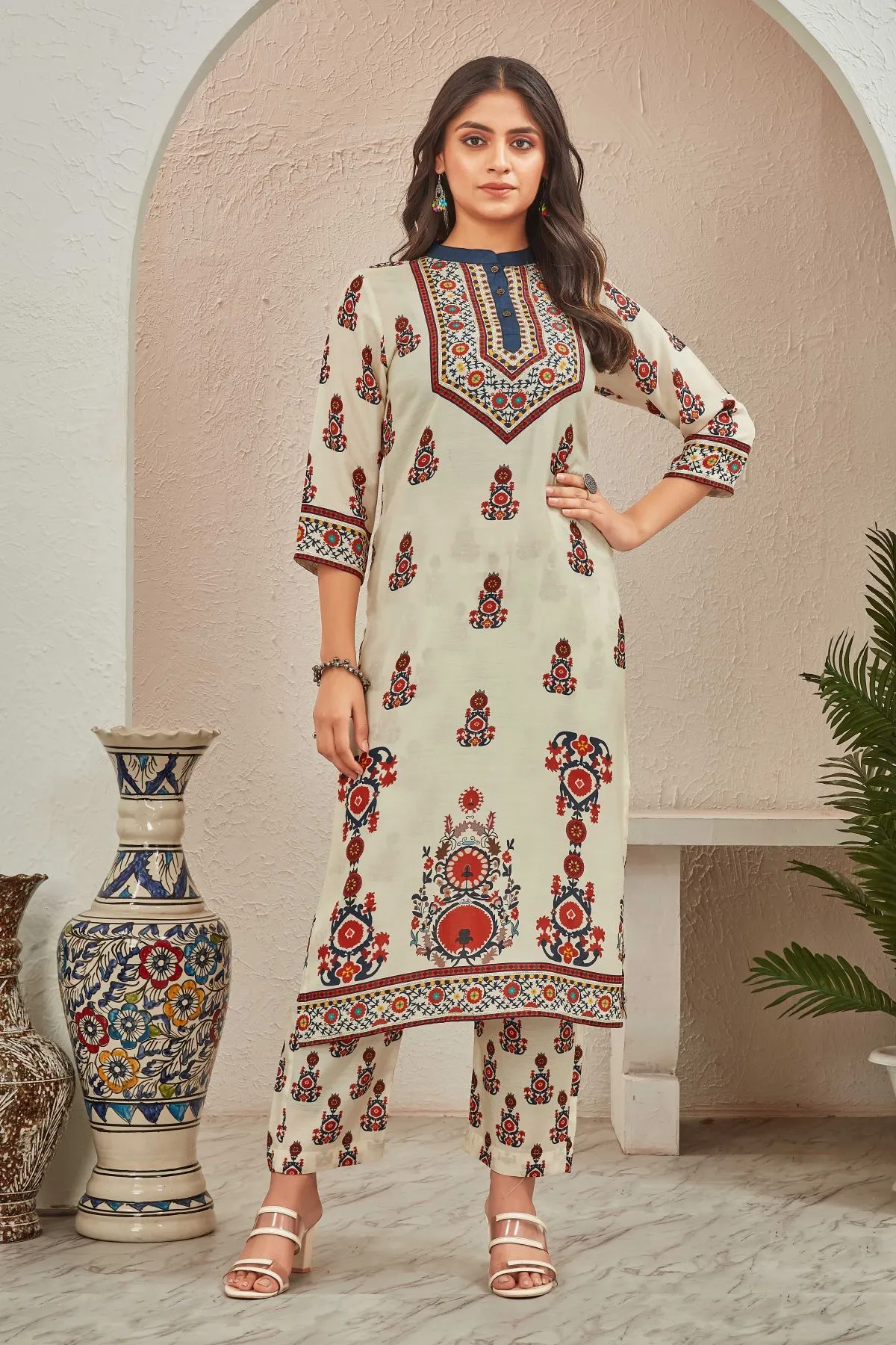 Women's Off White Musline floral Printed Kurti with Trouser