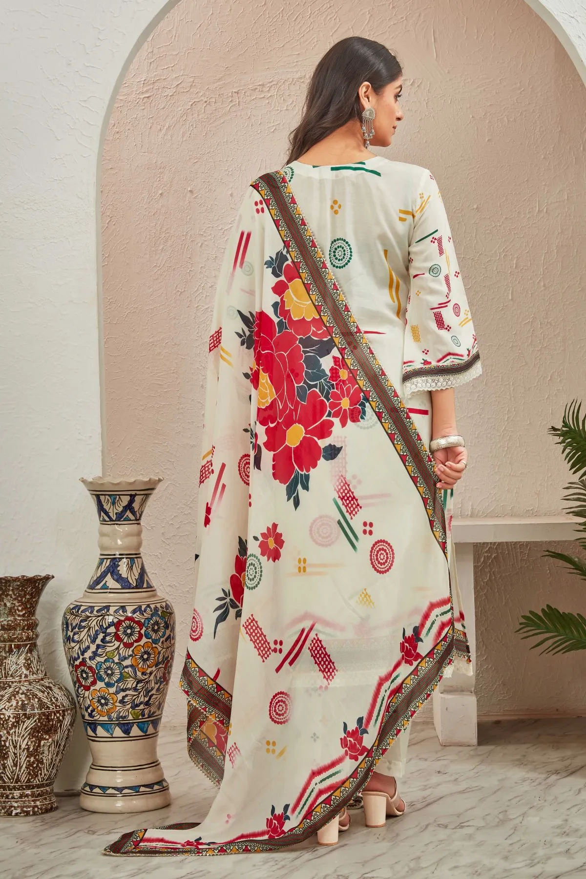Women's Off White Musline floral Printed Kurti and Dyed Trouser with Printed Dupatta