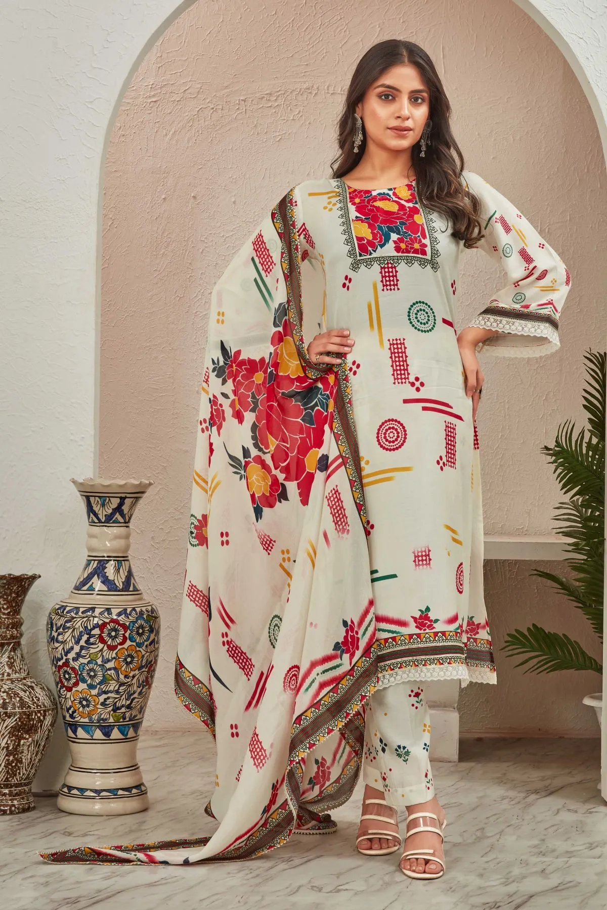 Women's Off White Musline floral Printed Kurti and Dyed Trouser with Printed Dupatta