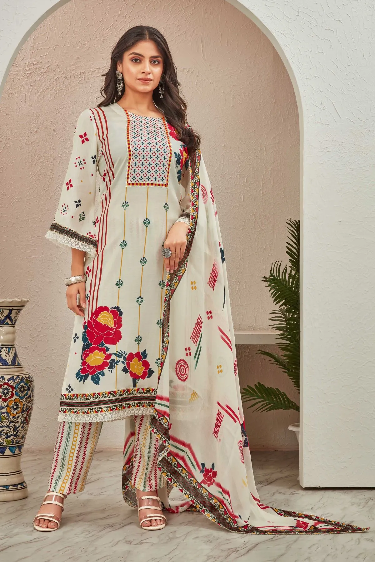Women's Off White Musline floral Printed Kurti and Dyed Trouser with Printed Dupatta